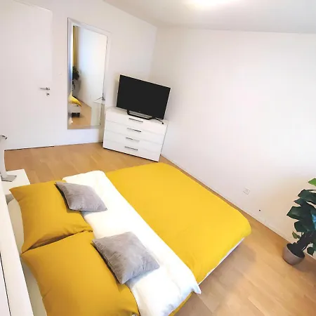 With 2 Bedrooms And Fully Equiped 아파트 *