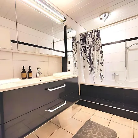 With 2 Bedrooms And Fully Equiped 公寓 *